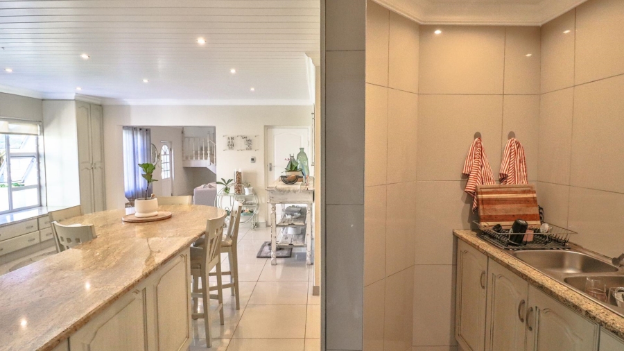 6 Bedroom Property for Sale in Heiderand Western Cape